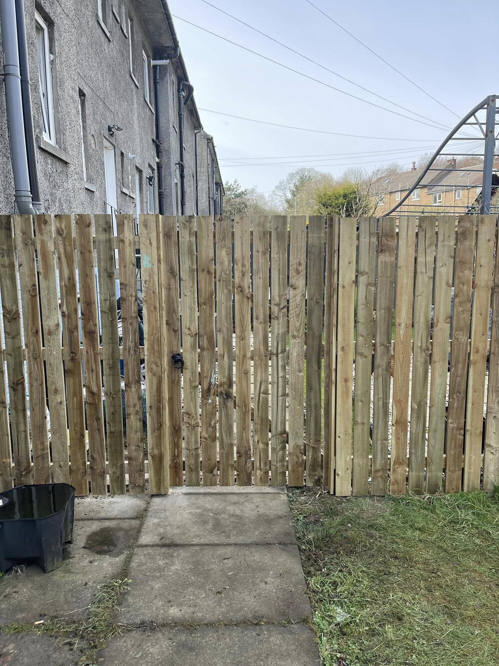 Recent fencing and decking job by Alba Boundaries in East Dunbartonshire