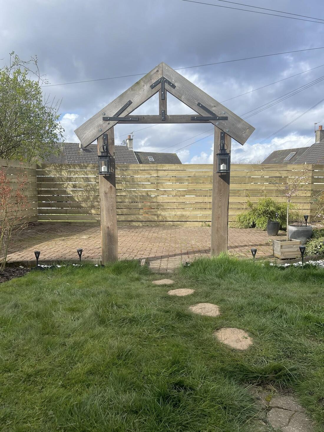 Garden arch & slatted fence