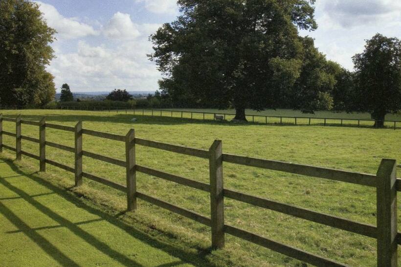 Agricultural and equestrian fencing